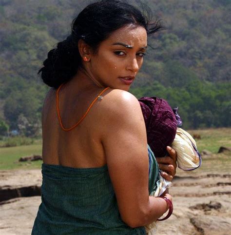 Swetha Menon Hot In Saree Veethi