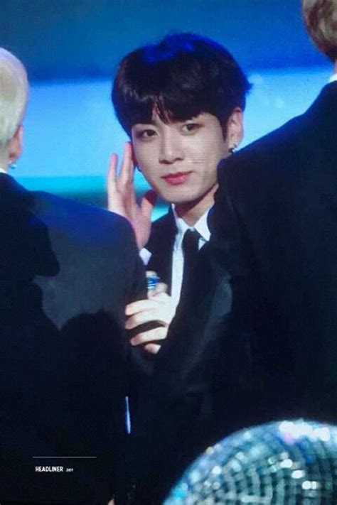 10 Foto Jungkook BTS Bak Paspampres At MelOn Music Awards Make Head