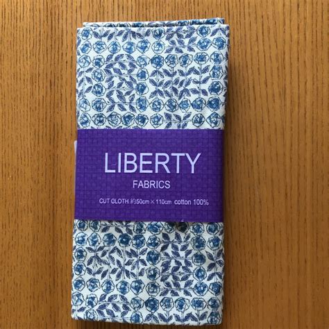 ミナペルホネン Liberty リバティ Sleeping Rose スリーピングローズ 生地幅×50cm 生地 はぎれ｜paypayフリマ