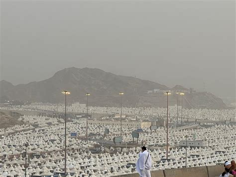 منی کی خیمہ بستی عازمین حج سے اباد روح پرور مناظر