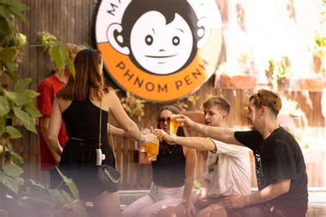 Bars In Phnom Penh Exploring The Lively Nightlife Mad Monkey Hostels