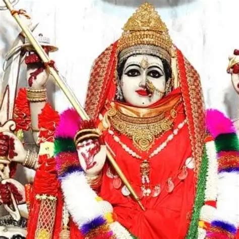 नवरात्र के तीसरे दिन मां चंद्रघंटा देवी के पूजा अर्चना के लिए