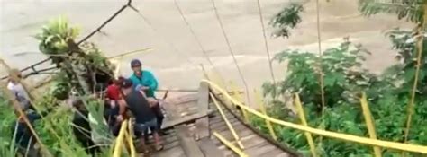 9 Dead After Bridge Collapses Over Swollen River In Bengkulu Indonesia The Watchers