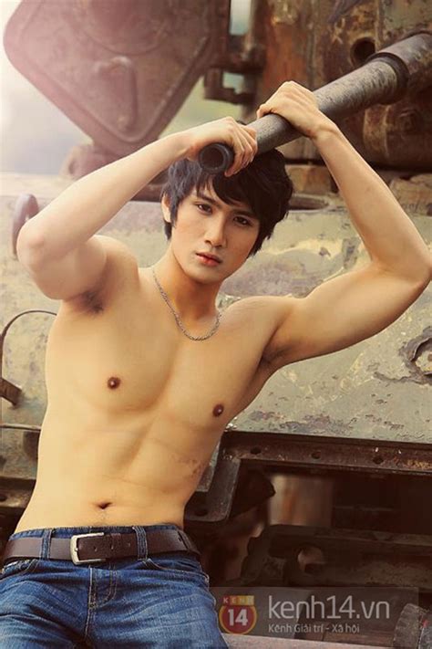 Hot boy học cực giỏi gây sốt tạiVietNam s Next Top Mode 2013