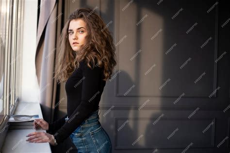 Premium Photo Side View Of A Feminity Young Woman With Curly Hair Wear Black Suitcase And