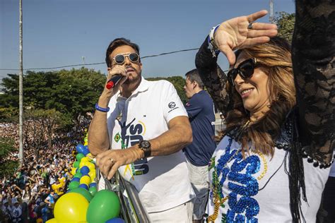 Globo veta exibição de série gay em dia religioso Televisão F