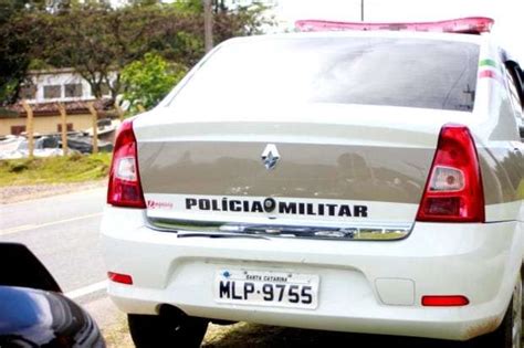 Motorista de 69 anos colide em viatura da Polícia Militar