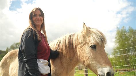 La Petite Ferme De Belvie Une Famille Sauve Les Animaux Et La Plan Te