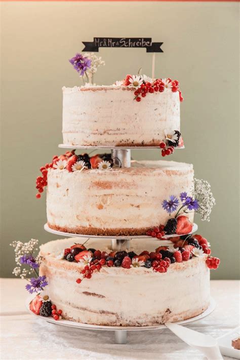 Naked Cake in einem sehr rustikalen Look für Hochzeit Foto Gina