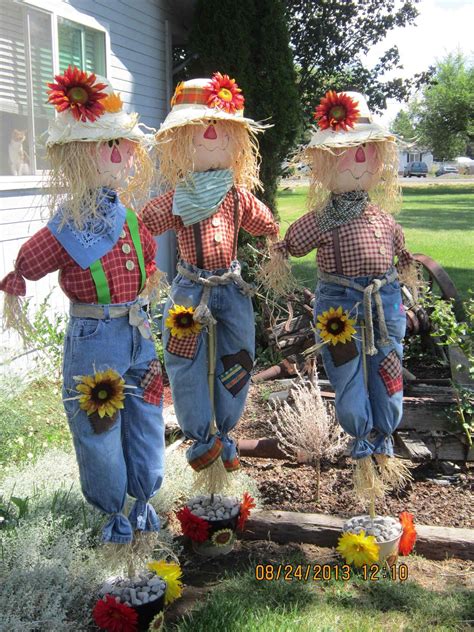 15 Fabulous Scarecrow Yard Decoration Ideas For Fall And Halloween