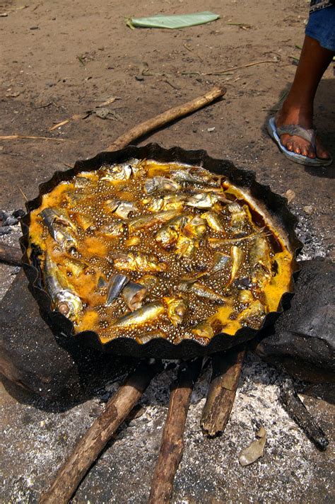 Free Picture Deep Frying Small Fish