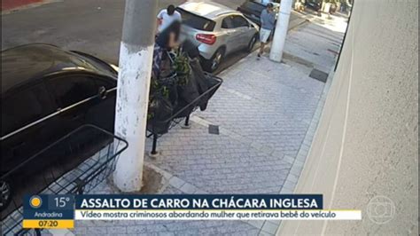 V Deo Mulher Assaltada Enquanto Retirava Beb Do Carro Roubos E