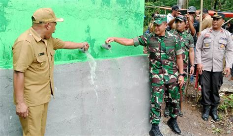 Hankam Hankam Penuhi Kebutuhan Air Bersih Dandim Manggarai Resmikan