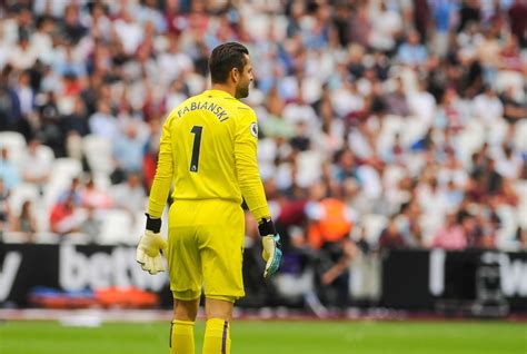 Lukasz Fabianski: West Ham goalkeeper to have scan on hip injury - Blowing Bubbles