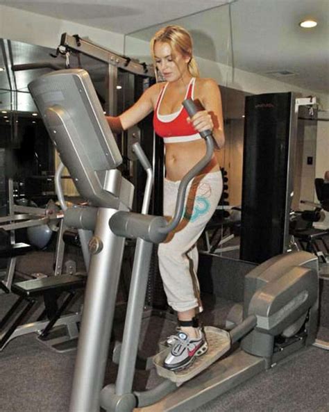 Lindsay Lohan Posing All Nude With Guitar And Pussy Lip Slip Upskirt In Car Papa Porn Pictures