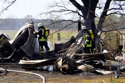 Feuer Zerst Rt Gartenlaube Ausbreitung Auf Weitere Lauben Verhindert