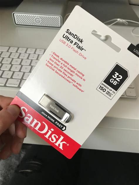 SanDisk 32GB Ultra Flair USB 3 0 Flash Drive SDCZ73 032G A46 B H