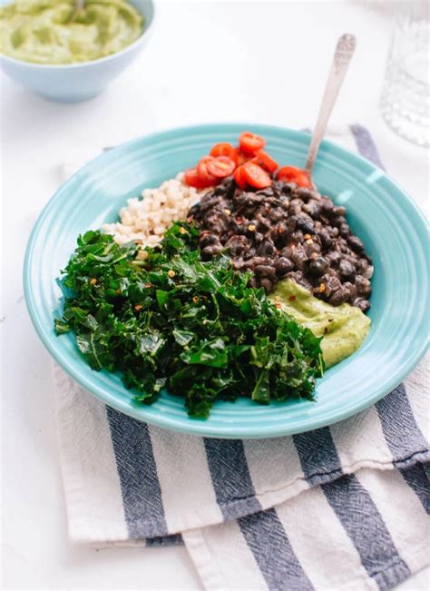 Kale Black Bean And Avocado Burrito Bowl Yemek Tarifi Vejetaryen Yiyecekler Sağlıklı Yemek