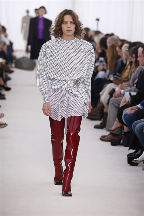 Balenciaga Ready-to-Wear Spring 2017 [PHOTOS] – Footwear News