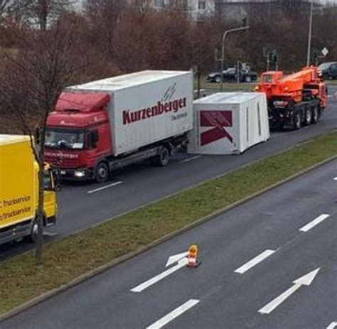 Umgekippter Lkw Anhänger behindert Verkehr in Erfurt WELT