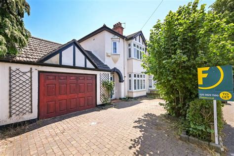 Lynwood Drive Worcester Park Kt4 4 Bed Semi Detached House £3 000