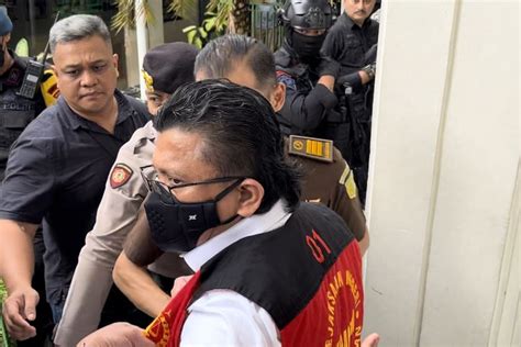 Foto Usai Divonis Mati Sambo Bungkam Wajahnya Memerah