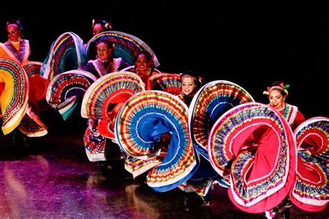 Pin on Latin Countries | Ballet folklorico, Mexican culture ...