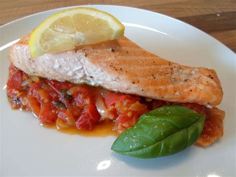 Low Carb Lachs Mit Geschmorten Tomaten Schnell Gemacht Und Lecker