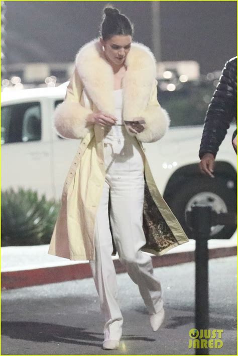 Photo Kendall Jenner Bundles Up For Fleetwood Mac Concert Photo