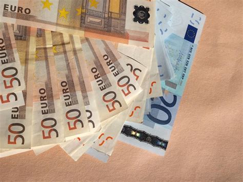 Cincuenta Y Veinte Billetes De Euro Moneda De La Uni N Europea Foto