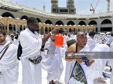 Hacı adayları Kurban Bayramı öncesi son cuma namazını Kabe de kıldı