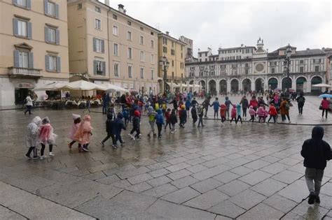 La Carovana Dei Pacifici Giornale Di Brescia