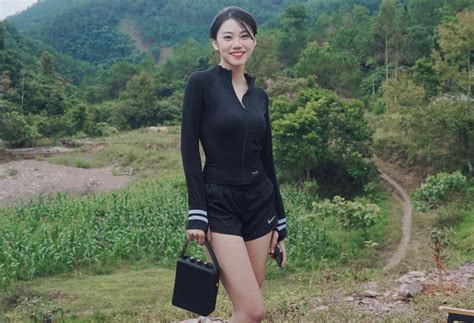 Hot girl Phú Thọ sở hữu nhan sắc vạn người mê kỹ năng chơi bóng không