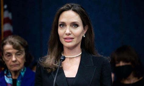 Angelina Jolie acusa a Brad Pitt de abusar físicamente de ella La Verdad