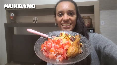 ASMR COMIDA COXA DE FRANGO ARROZ FAROFA E SALADA DE TOMATE CEBOLA