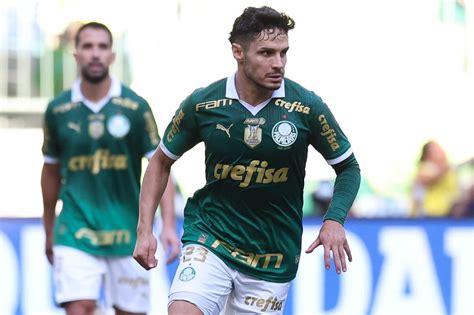 Abel Se Responsabiliza Por Queda De Rendimento De Veiga No Palmeiras