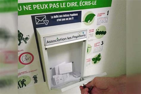 Des Boîtes Aux Lettres 曆 Pour Permettre Aux Enfants Maltraités De