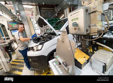 Car Factory Hi Res Stock Photography And Images Alamy