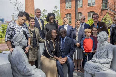 Statue commemorating Rosa Parks unveiled - Technique