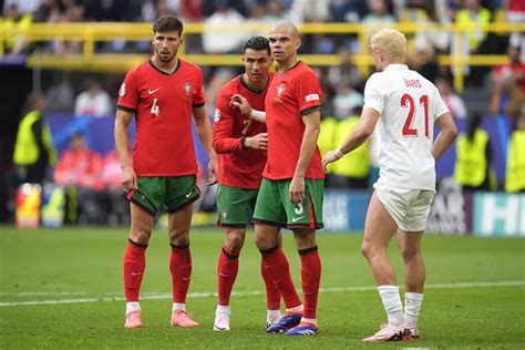 Euro Portugal Slov Nie Les Compos Officielles Avec Cr Face