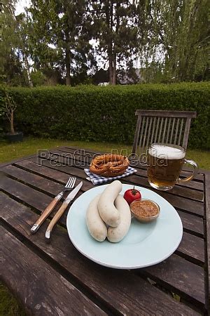 Bayerische Wei Wurst Auf Einem Teller Stockfoto