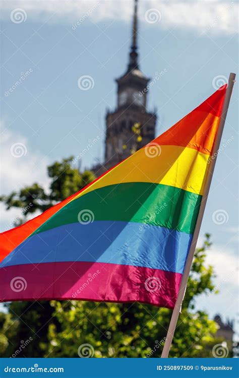 Muitas Bandeiras Do Orgulho Gay Lgbt Em Uma Marcha De Solidariedade