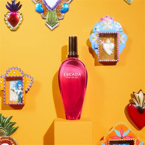 Cosmética en Acción El Perfume del Mes Flor del Sol de ESCADA