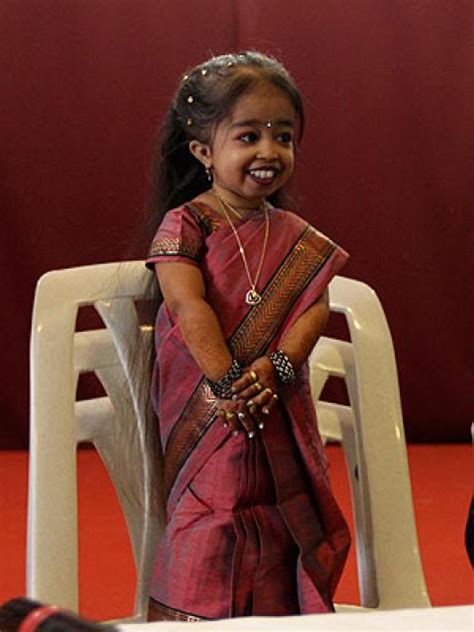 Jyoti Amge biography. The smallest woman in the world