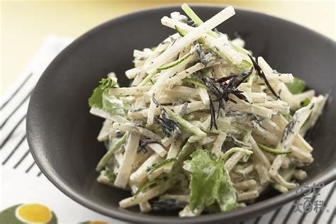 シーフードミックスでつくる炊飯器パエリアの献立（副菜：大根とひじきのゆず風味サラダ、汁物：トマトとあさりのごちそうスープ）｜献立・メニュー