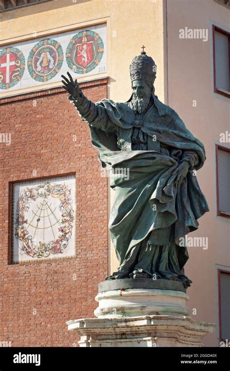 Italia Lombard A Pavia Plaza Ghisleri Monumento A Papa Pio V