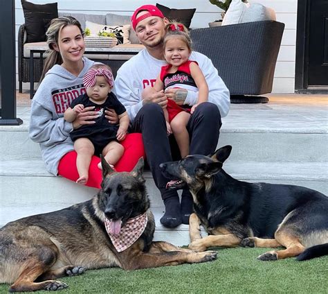 Kane Brown and His Daughters Are Decked Out in Georgia Bulldogs Gear in Adorable Family Photo