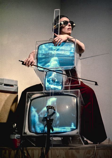 Postmodernisme Fluxus Nam June Paik Tv Cello Wearing Tv Glasses