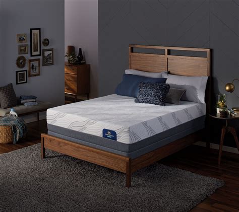 Serta Perfect Sleeper Hybrid Bellfair King Plush Mattress Set