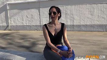 Elle Se Fait CLOUER DANS LA RUE Juste Pour Contrarier Son Mari Cocu XVIDEOS